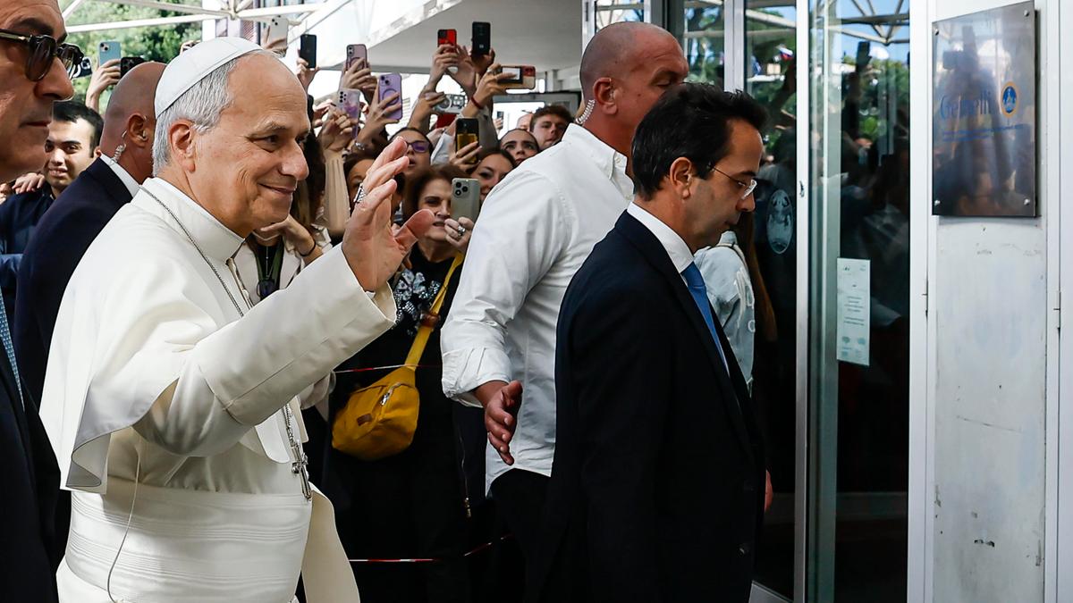 Il Papa operato per adenocarcinoma: asportato il lobo inferiore del polmone destro