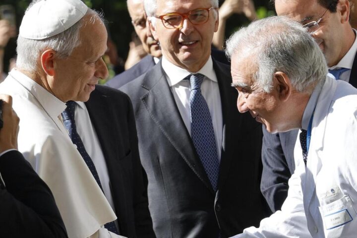 Il Papa operato per adenocarcinoma: attesa per l'esame istologico definitivo