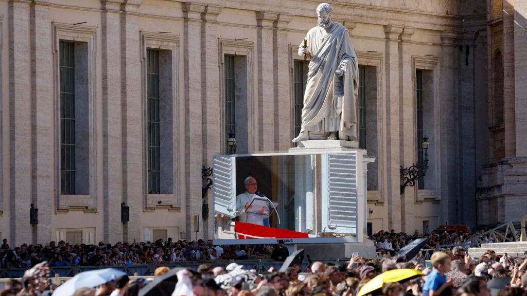 Il Papa prosegue le attività quotidiane dopo l'annuncio di un nodulo al polmone