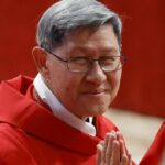 Il Papa resta in carica nonostante l'intervento chirurgico, il cardinale Tagle presiede la messa