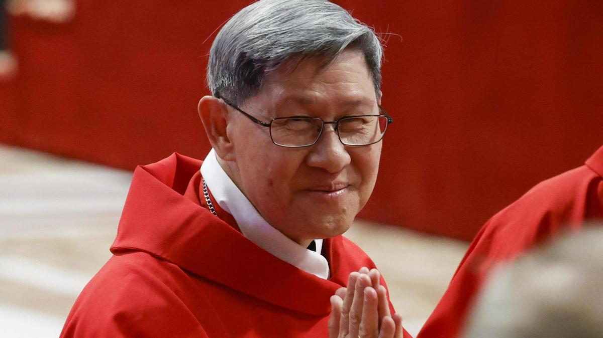 Il Papa resta in carica nonostante l'intervento chirurgico, il cardinale Tagle presiede la messa