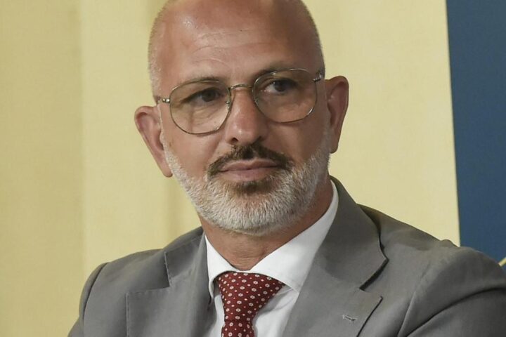 Il senatore Luigi Nave lascia il M5s e passa al gruppo misto per sostenere Onorato