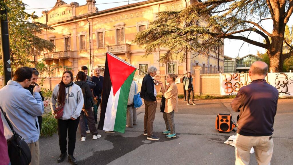 Il sindaco di Reggio Emilia affronta le polemiche dopo la rinuncia della delegazione ebraica americana