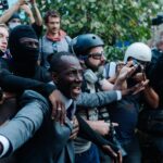 Il sindaco di Saint-Denis sostiene gli studenti in protesta contro la repressione della polizia