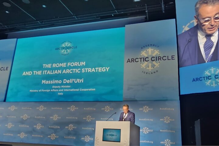 Il sottosegretario Massimo Dell’Utri rappresenta l'Italia all'Arctic Circle Assembly 2026 di Reykjavik