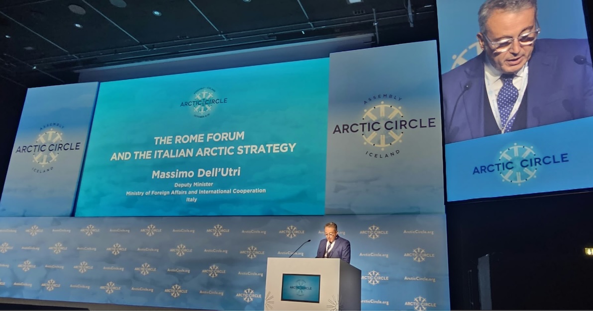 Il sottosegretario Massimo Dell’Utri rappresenta l'Italia all'Arctic Circle Assembly 2026 di Reykjavik