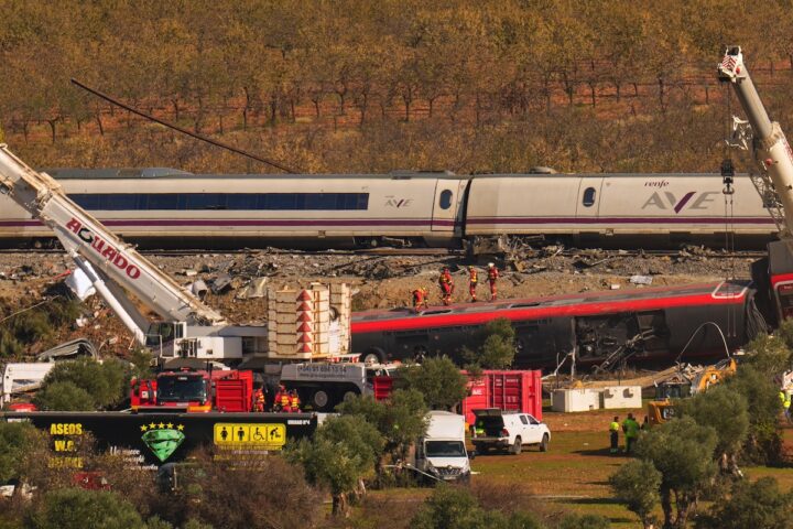 Il treno Renfe viaggiava oltre 160 km/h al momento dell'incidente in Spagna