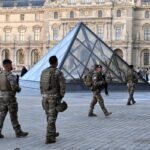 In Francia musei e luoghi pubblici chiusi per proteste studentesche e contro il carovita