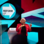 In Gran Bretagna un uomo accusato dell'omicidio di Ann Widdecombe pianifica attacchi contro Nigel Farage