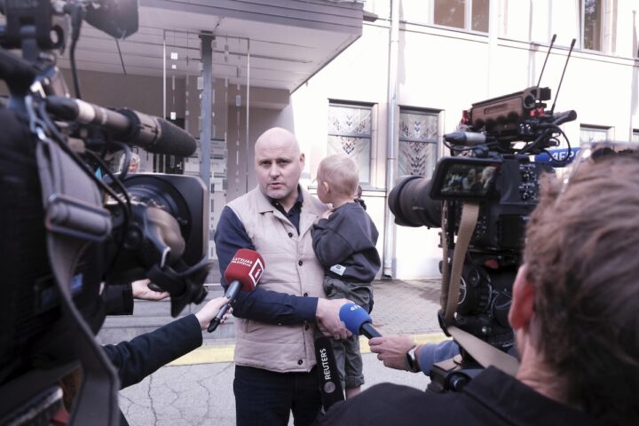 In Lettonia gli exit poll indicano un significativo vantaggio per il partito del primo ministro pro Ucraina, buoni risultati per i partiti filorussi