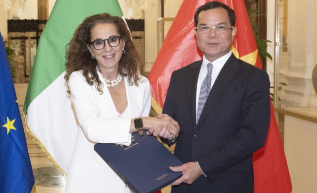 Incontro Italia-Vietnam tra Wanda Ferro e Nguyen Dinh Khang su minoranze e coesione sociale