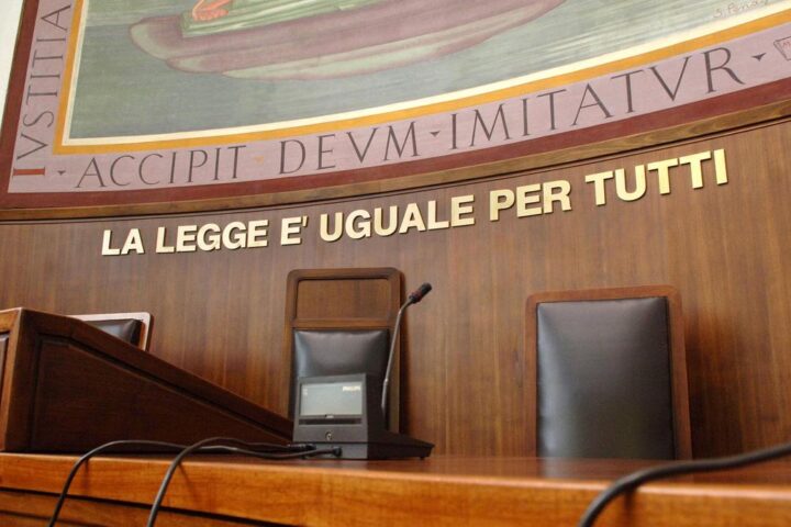 Indagini su armamenti senza licenza: otto indagati nel caso del Cantiere Navale Vittoria