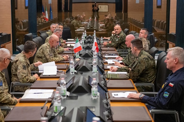 Italia e Polonia: incontro tra il comandante generale delle Forze Armate polacche e il capo di Stato Maggiore a Roma