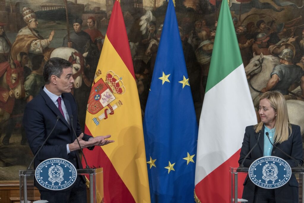 Italia e Spagna interrompono i controlli per i viaggiatori dopo la crisi di Ceuta