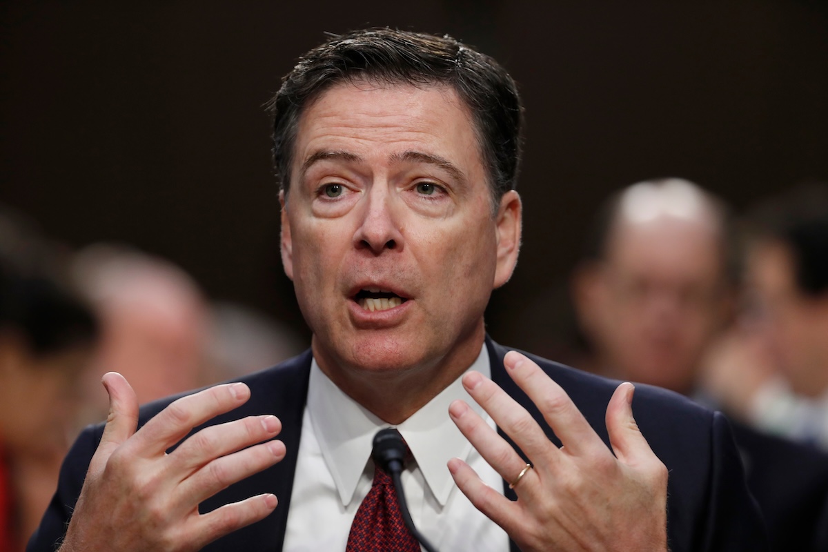 James Comey incriminato per la terza volta: accusato di aver rivelato informazioni confidenziali