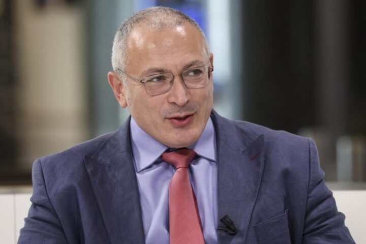 Khodorkovsky: le misure punitive attuali non fermeranno Putin, il rischio politico cresce in Europa