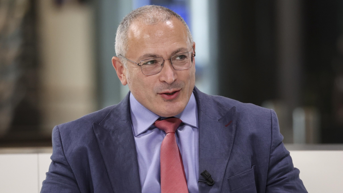 Khodorkovsky: le misure punitive attuali non fermeranno Putin, il rischio politico cresce in Europa