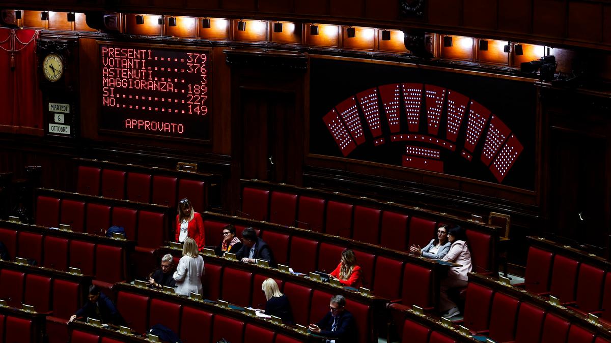 La Camera approva la fiducia sull'articolo 3 della legge elettorale con 228 voti favorevoli, voto finale domani