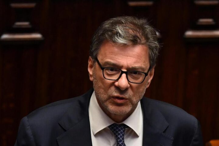 La Camera approva lo scostamento di bilancio, ma cresce l'allerta sulla stabilità economica