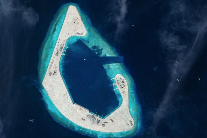 La Cina rivela una nuova base aerea in Laos e sfrutta l'isola fortezza di Antelope nel Mar cinese meridionale