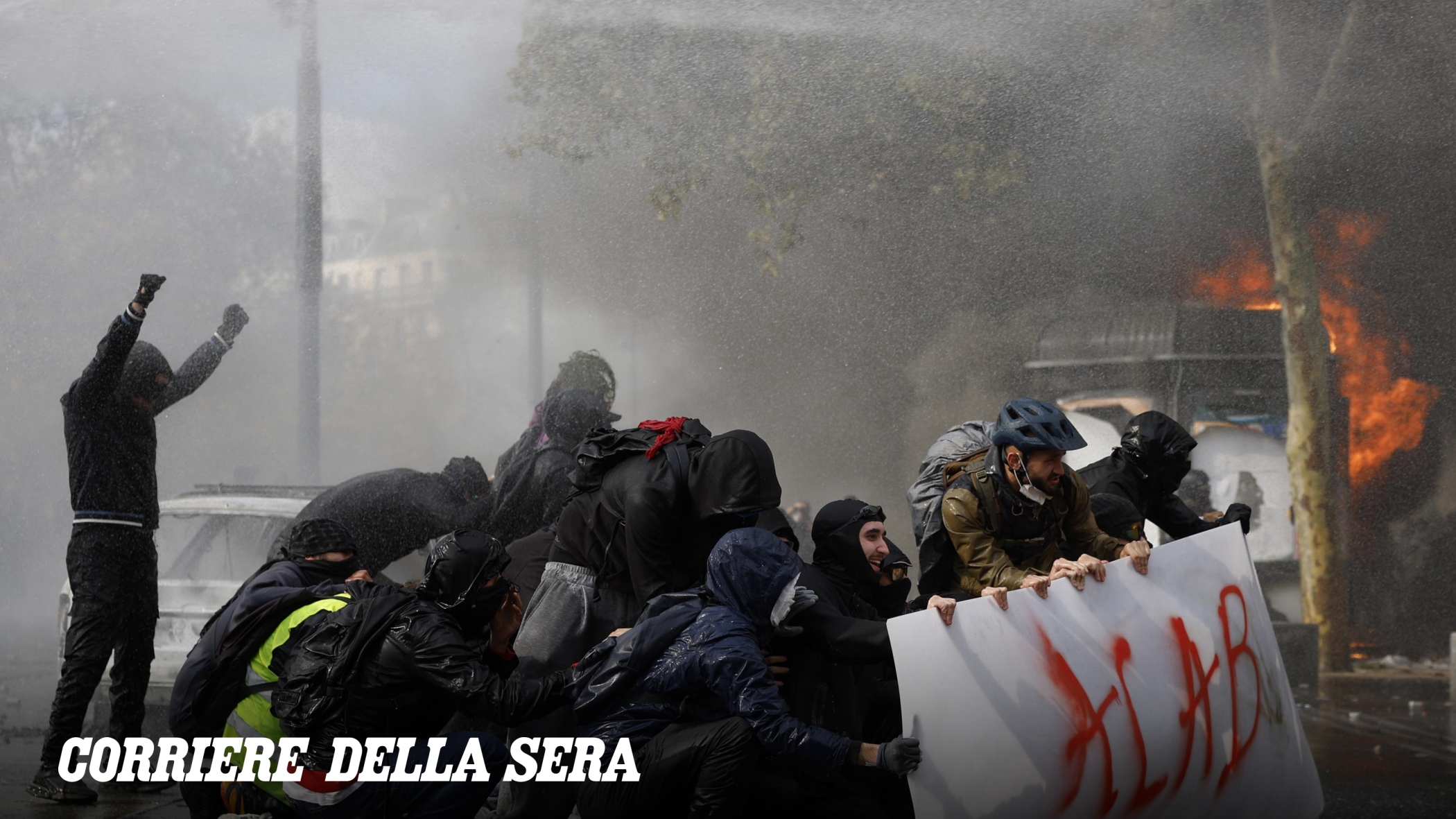 La Francia vive una giornata di violenza senza precedenti: saccheggi e arresti in tutto il Paese