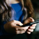 La Grecia approva divieto di utilizzare i social network per i minori di 15 anni dal 2027