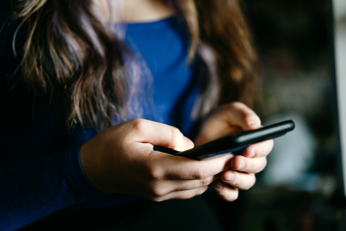 La Grecia approva divieto di utilizzare i social network per i minori di 15 anni dal 2027