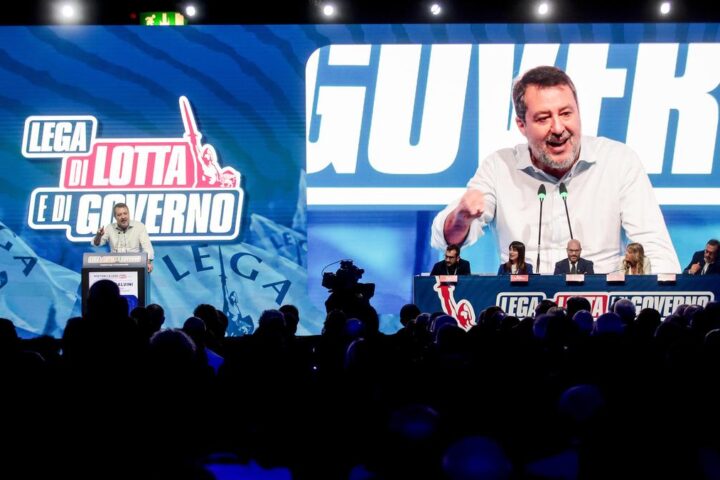 La Lega cambia simbolo: da "Salvini premier" a "Italia federale" al congresso di Milano