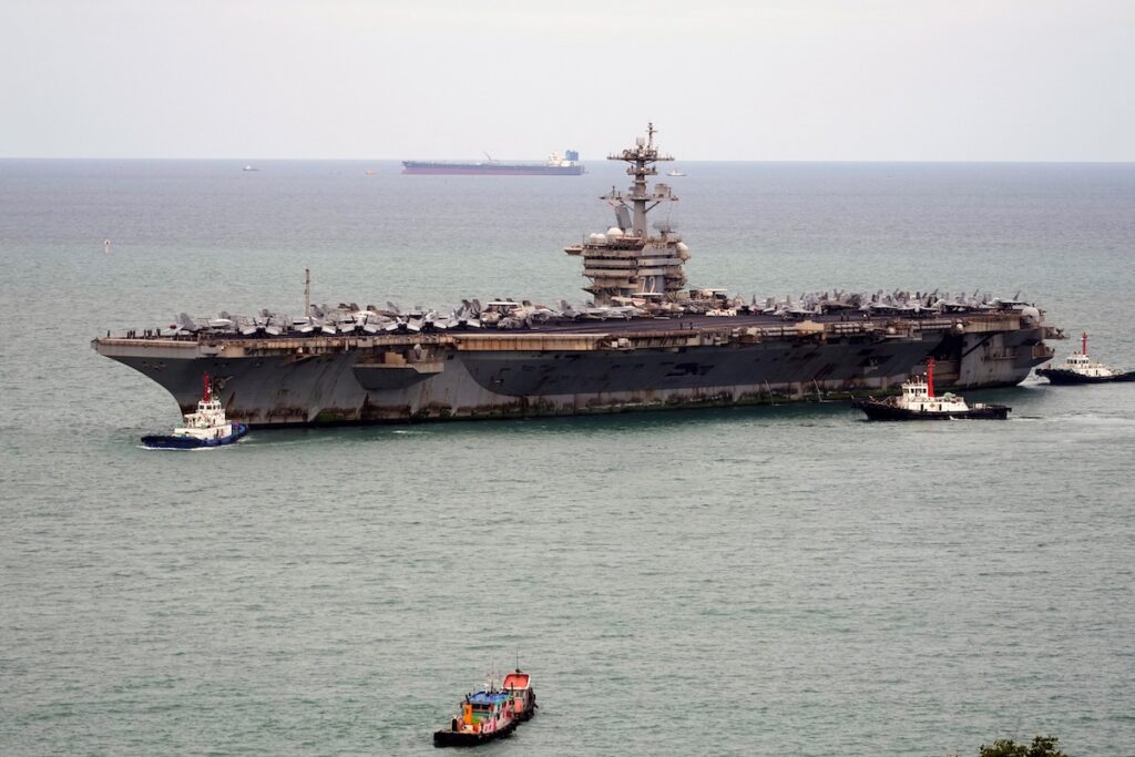 La portaerei USS Lincoln arriva a San Diego dopo 322 giorni di missione in Medio Oriente