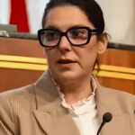 La premier del Marocco Fatima Ezzahra El Mansouri difende il potere femminile in Parlamento