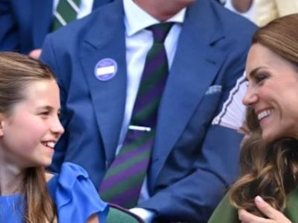 La principessa Kate e la figlia Charlotte in metro a Londra, video virali del weekend