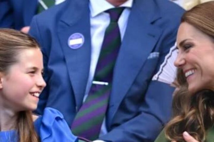 La principessa Kate e la figlia Charlotte in metro a Londra, video virali del weekend