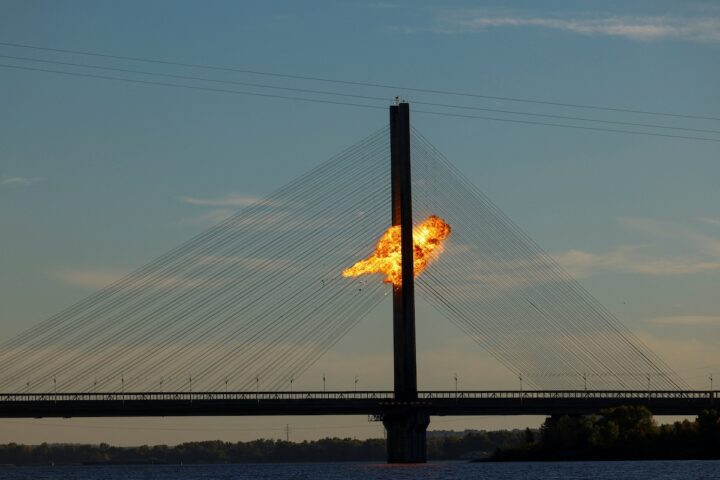La Russia bombardato il secondo ponte più importante di Kyiv, colpendo anche altri tre ponti della capitale