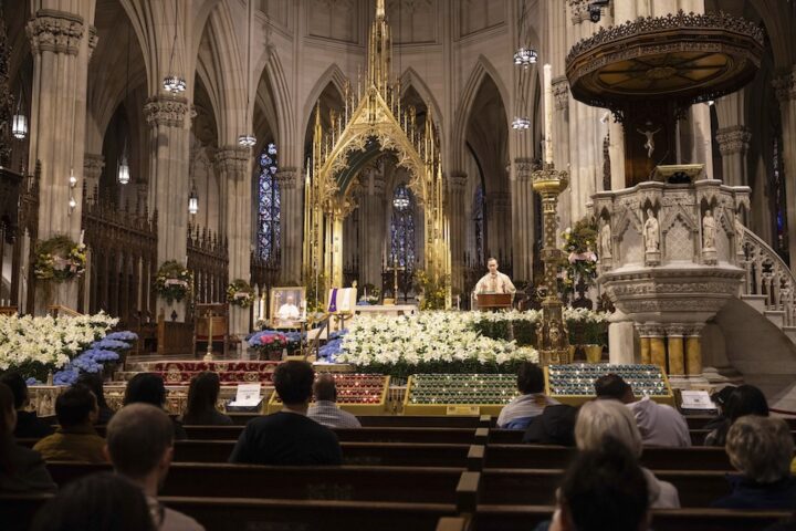 L'arcidiocesi di New York raggiunge un accordo da 800 milioni di dollari per risarcimenti per abusi sessuali