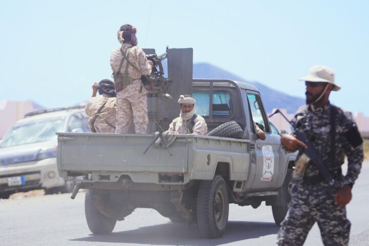 Le forze yemenite avanzano contro gli Houthi con l'appoggio aereo dell'Arabia Saudita
