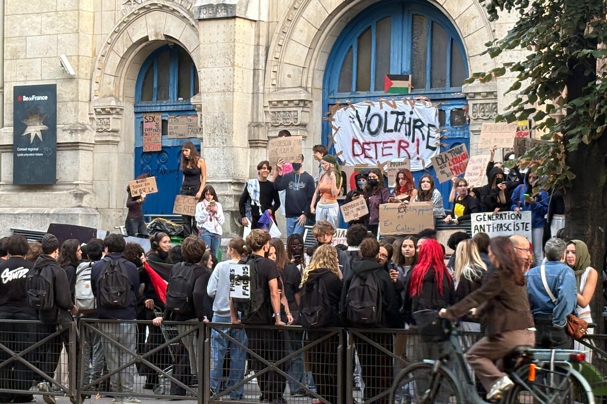 Le proteste in Francia si estendono dalle scuole superiori alle università con gravi incidenti