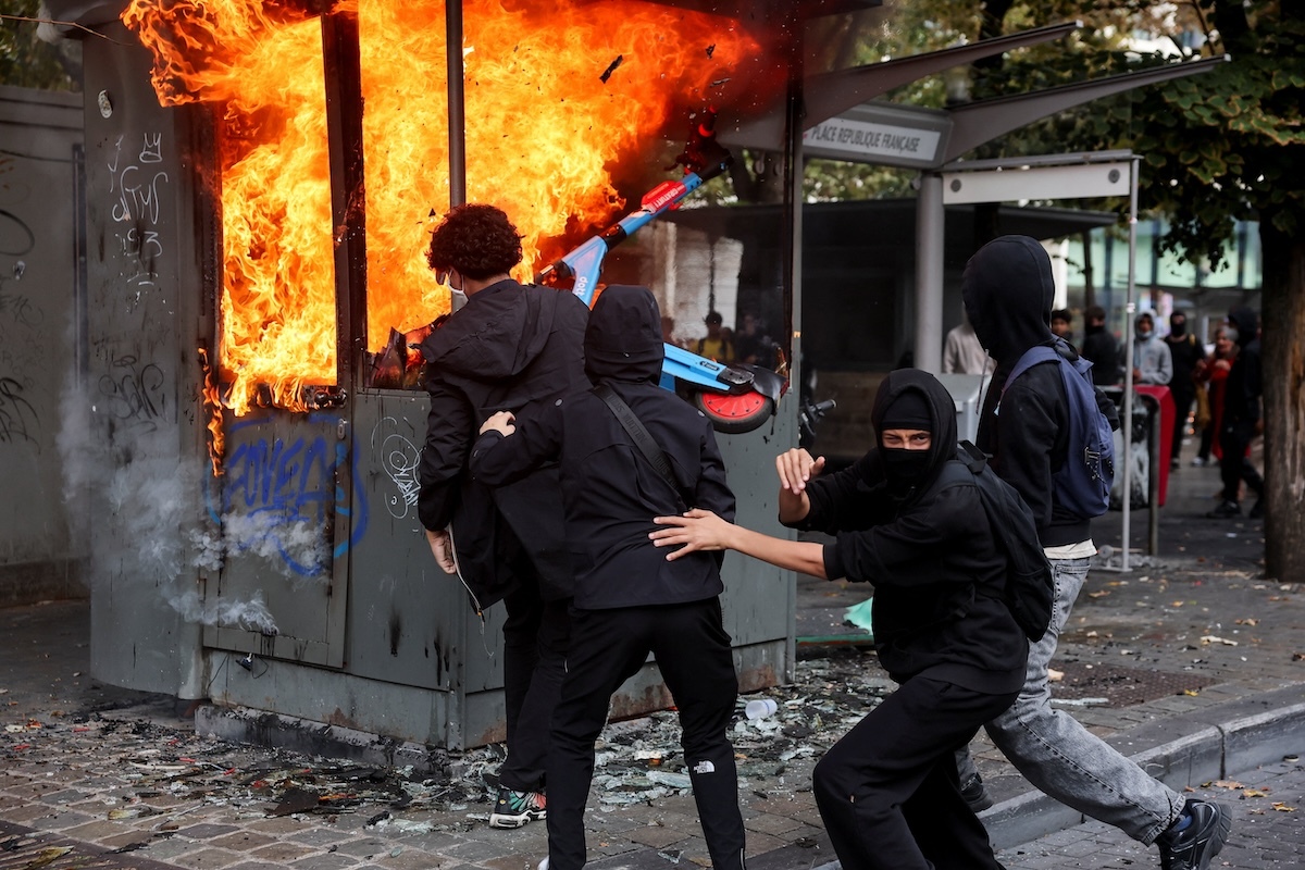 Le proteste studentesche in Belgio si intensificano: 107 arresti a Liegi