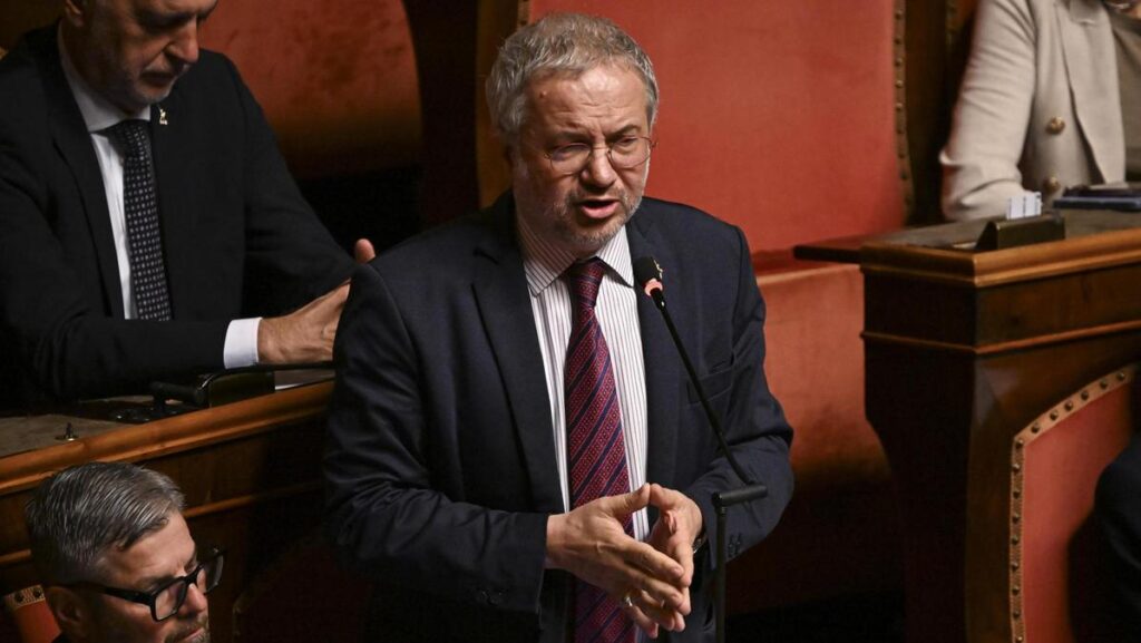 Lega in tensione: Borghi critica Giorgetti e chiede coraggio per la manovra 2027