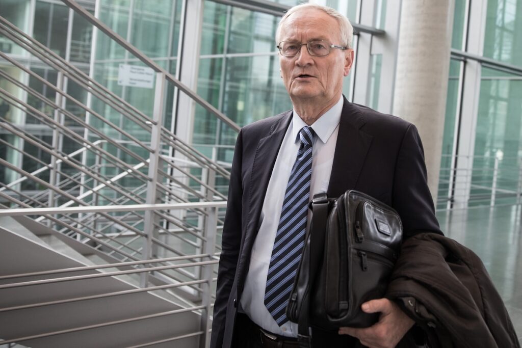 Lo scandalo di spionaggio in Germania mette in crisi i piani di riforma di Merz