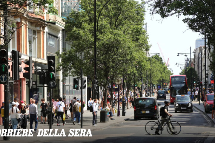 Londra chiude Oxford Street al traffico: da lunedì stop a auto, bus e taxi