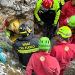 Luca riscoperto vivo dopo 27 ore di attesa nella grotta di Gorropeddu in Sardegna
