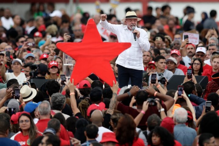 Lula si prepara a una dura campagna elettorale contro i Bolsonaro e Trump