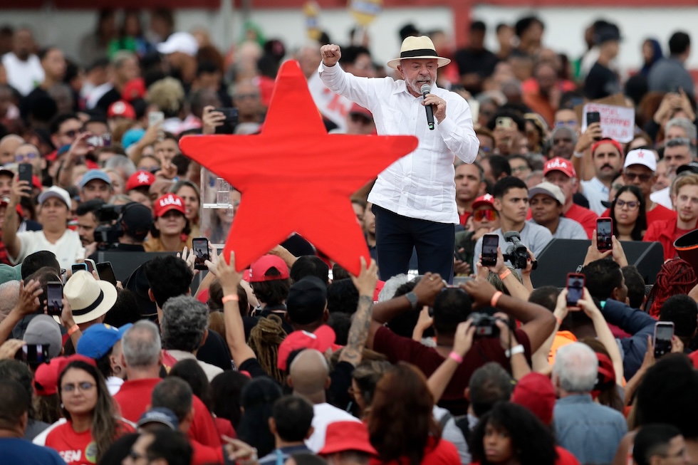 Lula si prepara a una dura campagna elettorale contro i Bolsonaro e Trump