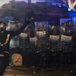 Manifestazione a Torino si trasforma in violenza, accusati di tentato omicidio 19 militanti
