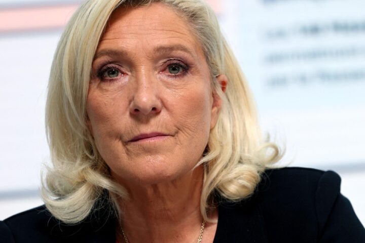 Marine Le Pen presenta il suo contro-budget: 125 misure per ridurre il deficit e le tasse