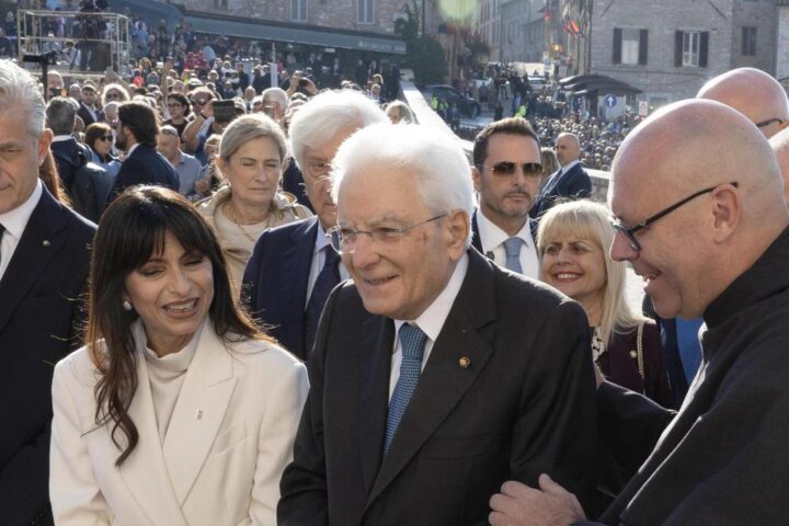 Mattarella ad Assisi: omaggio a San Francesco, profeta di pace nel contesto attuale di conflitti
