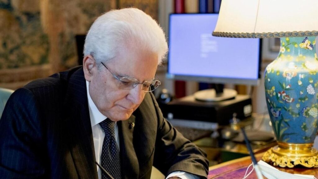 Mattarella invita a ridurre il numero delle giornate nazionali per ottimizzare l'istruzione