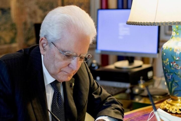 Mattarella invita a ridurre il numero delle giornate nazionali per ottimizzare l'istruzione