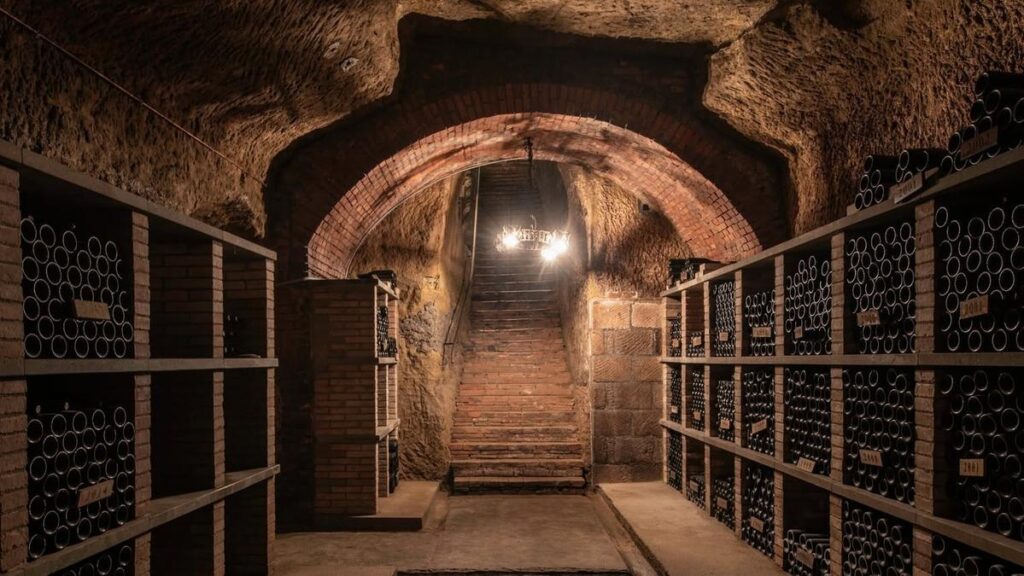 Maxi furto da 5 milioni di euro alla Marchesi Antinori: rubate 30mila bottiglie di vino prestigioso