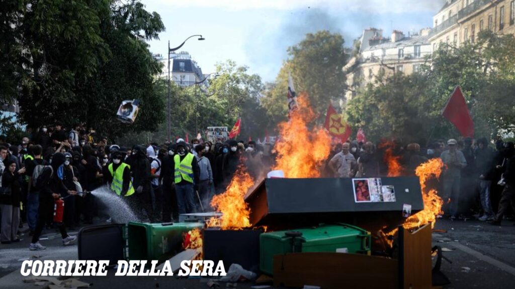 Mezzo milione in piazza in Francia: proteste degli studenti, scontri con la polizia e lezioni sospese
